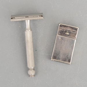 Vintage Gillette Travel Double Edge Safety Razor Set and Steel Box
