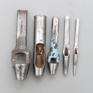 Zestaw 5 zabytkowych dziurkaczy do uszczelek skórzanych Buck Wynn Timmins Toga Footprint Wad, wyprodukowanych w Anglii