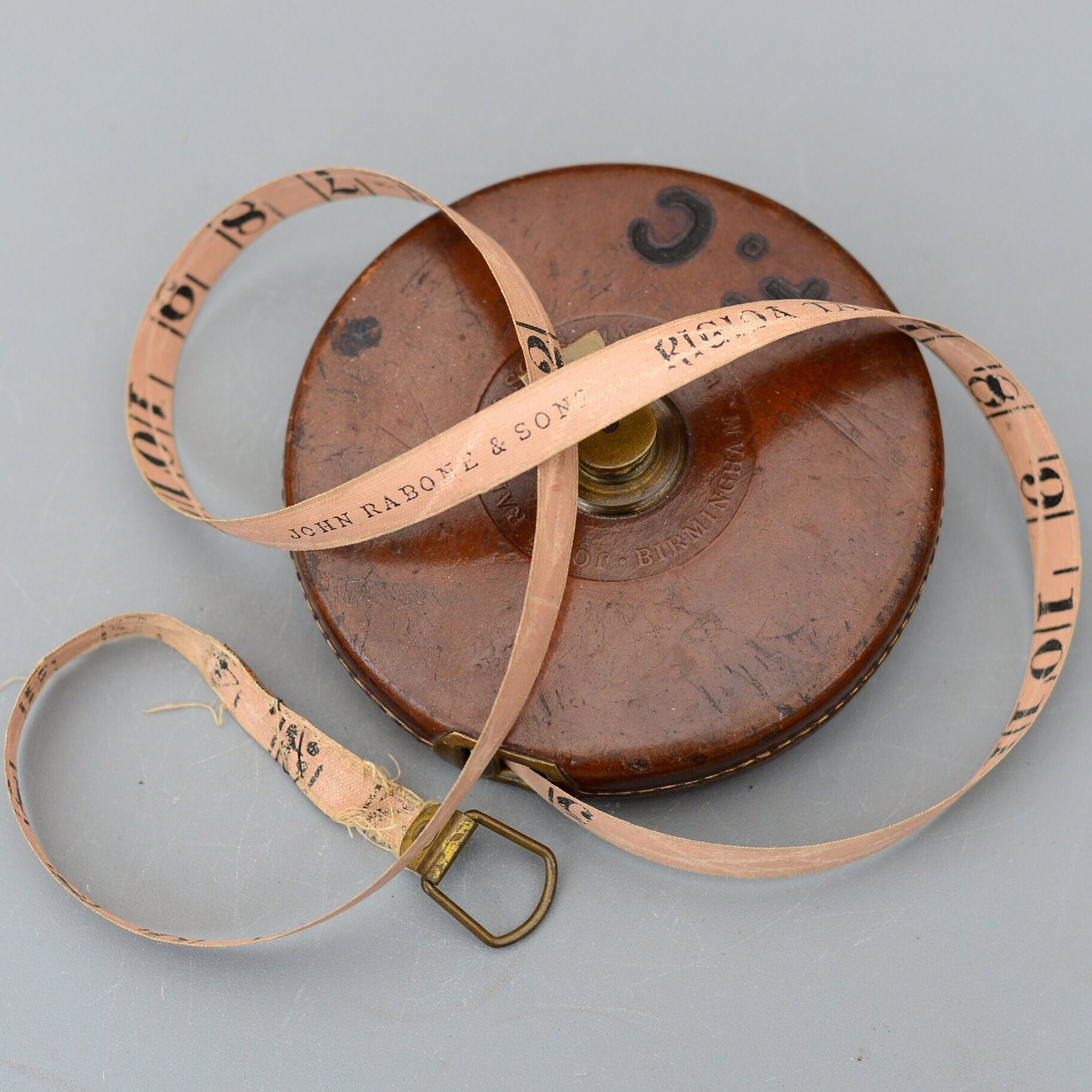 John Rabone & Sons社製のアンティーク メジャー　手巻き Vintage John Rabone & Sons Birmingham Rigida Leather and Brass