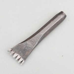 Talabarteros antiguos y raros Trabajadores del cuero Fabricantes de arneses Hierro para pinchar