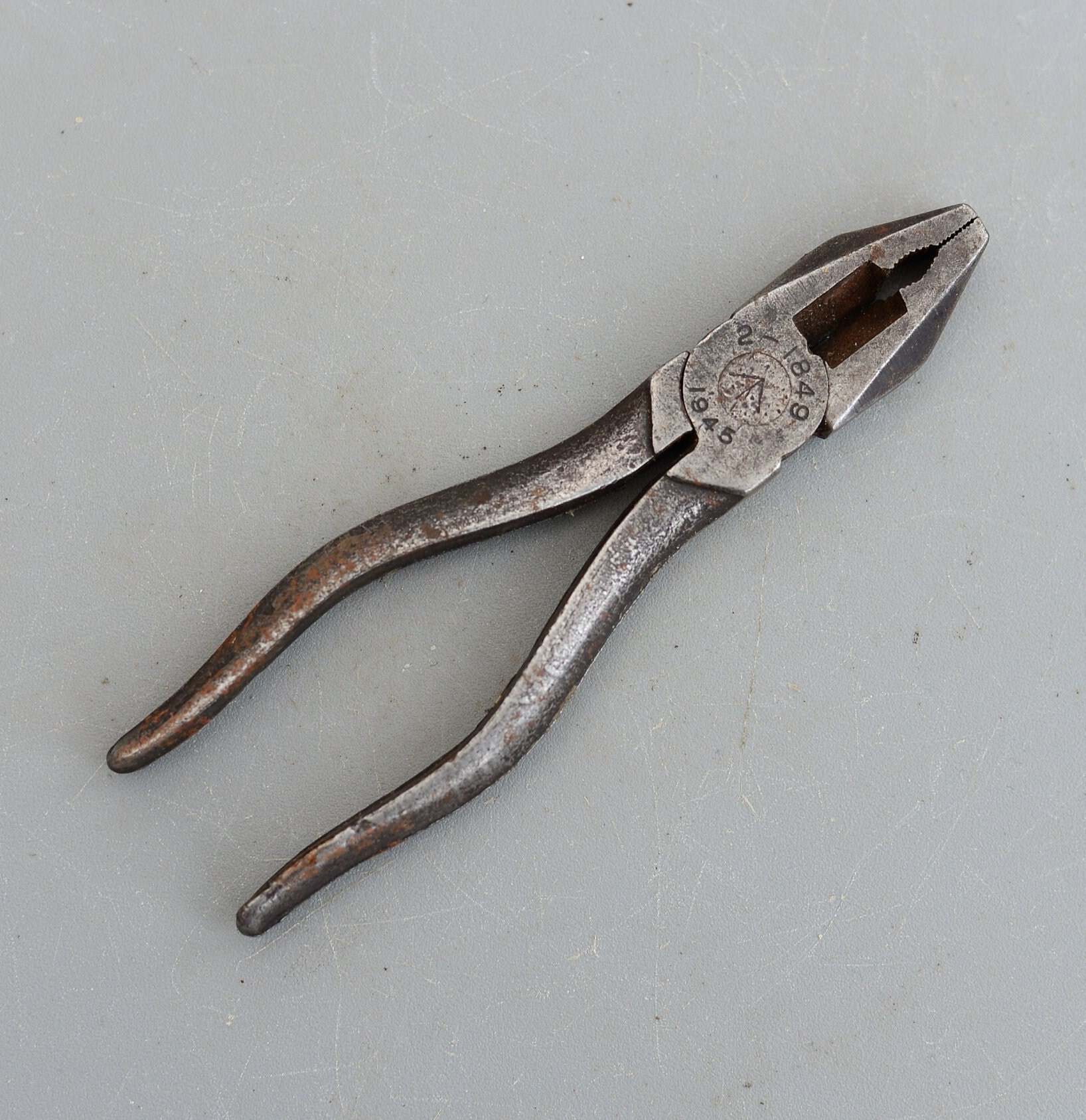 Vintage Wilkinson 1945 Broad Arrow Pliers Cutters No 2-1849