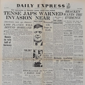 Peut inclure: Une page de journal d'époque du Daily Express, datée du jeudi 7 juin 1945, avec des gros titres sur la guerre. La page présente des articles, des photos et des publicités, avec du texte en noir.
