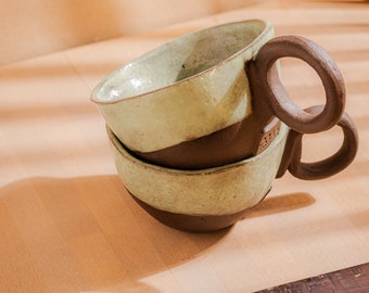 Set of green cups with round handle