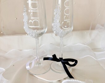 Personalised Pearl Champagne Flute Glass, Bride Glass, Hen party glass, bridal gift, wedding gift, mr and mrs glasses