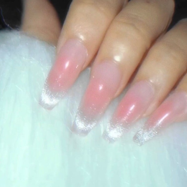 Cat Eye Nails | Press On Nails | Blushing Nails | Sparkle Nails | Flashlight Effect | Ombre Nails | Jelly Nails