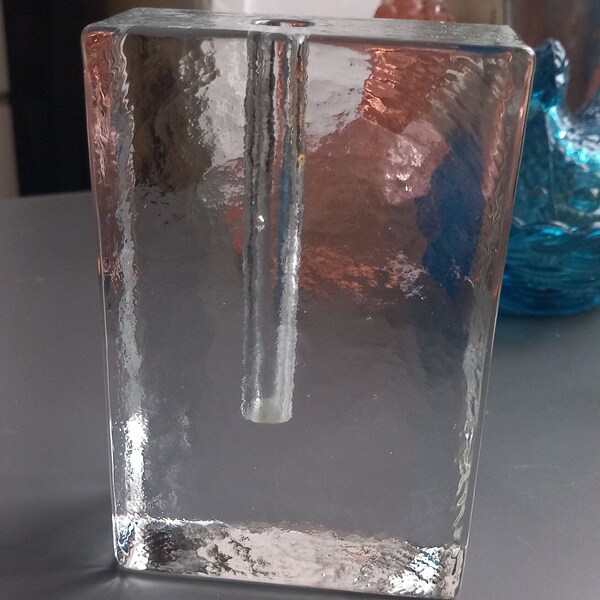 Thick glass block soliflore vase designed by Klaus Breis in the 1960s, ice cube block pattern