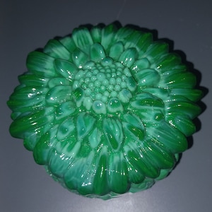 glass paste jewelry box by Henrich Hoffman, real Bohemia in dark green glass, art deco, chrysanthemum flower