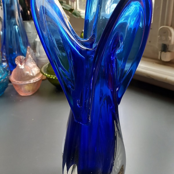 vase vintage murano bleu  en verre  lourd, des années  60