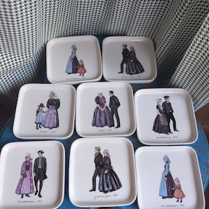 Lot of antique Villeroy & Boch square plates. Traditional Dutch costumes. Made in Luxembourg in the 1970s. Rare