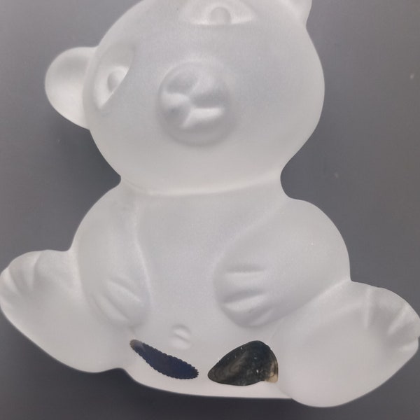 Figurine sculpture   ours en cristal  satiné  produit  en Tchèqia, pièce  unique