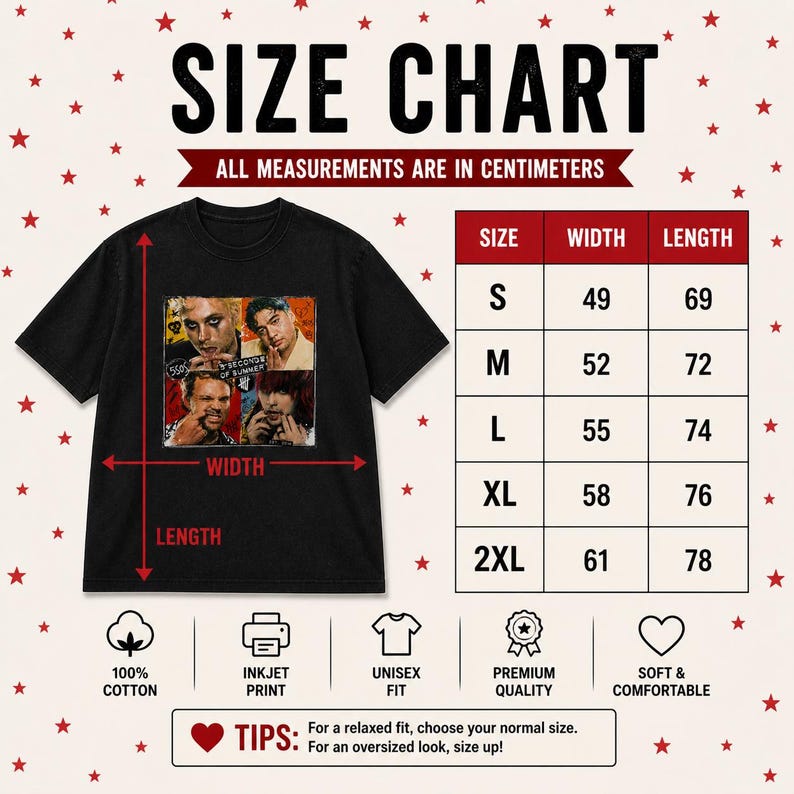 Może przedstawiać: Czarny t-shirt z grafiką przedstawiającą cztery osoby oraz napisem 5 Seconds of Summer. Tabela rozmiar&oacute;w pokazuje wymiary szerokości i długości w centymetrach dla rozmiar&oacute;w od S do 2XL. Ikony wskazują 100% bawełnę, druk atramentowy, kr&oacute;j unisex, jakość premium i komfort.