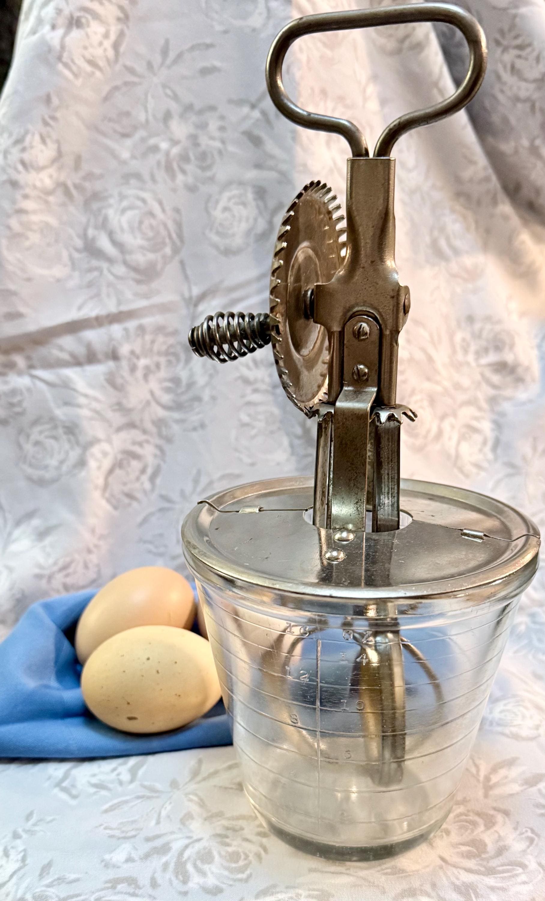 ヴィンテージ　手動ハンドミキサー Antique hand mixer - Etsy 日本