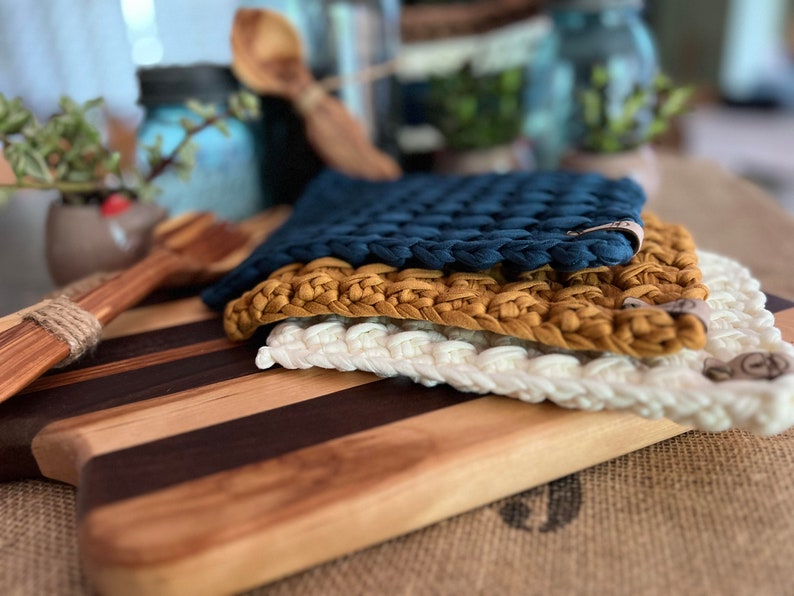 FARMHOUSE KITCHEN TRIVETS, crochet hot pad, coffee pot pad, farmhouse crochet chunky trivet, flower pot pad, essential oil diffuser mat image 4