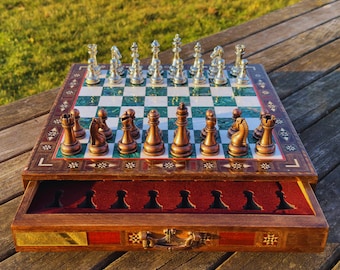 Handgefertigtes Holz Schach Set mit Metallfiguren & Schublade