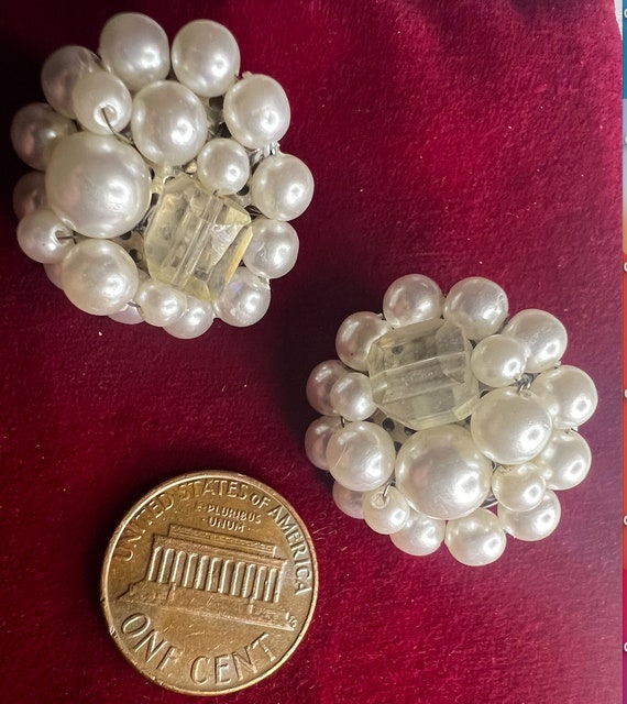 Pearl cluster clip on earrings - image 3