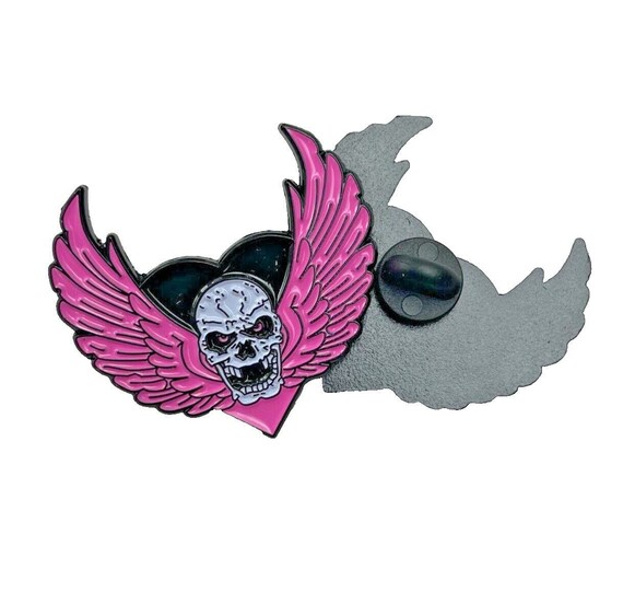 Bret the Hitman Hart Winged Skull Enamel Pin Badge, WWF Attitude 