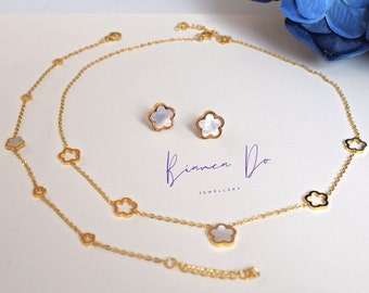 Gouden bloemsieradenset: roestvrijstalen oorbellen, ketting en armband