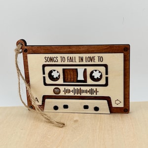 Enfeite de fita cassete Spotify, placa de mixtape personalizada, presente de Natal para casal, enfeite de casal, lista de reprodução de mixtape, presente de aniversário
