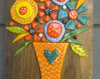 Jarrón de flores de vidrio fusionado de 7,5 pulgadas.