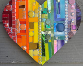 Mosaico de corazón arcoíris amor