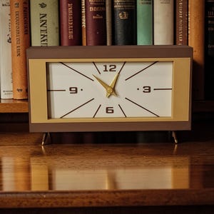 Retro mid century modern desk clock with minimalist white dial