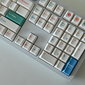 Retro minimalistische regenbooglettertype toetsenset voor mechanisch toetsenbord | 140 toetsen | Kersenprofiel | Type MX-schakelaar | PBT-materiaal