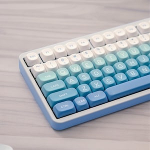 Glacier Ice Blue Gradient Keycap Set: MOA Profile, PBT