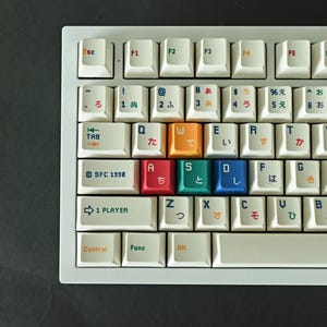 Teclas de videojuegos retro japoneses: perfil cereza, PBT