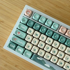 Ensemble de capuchons de touche sur le thème de la forêt Rolling Green Hill pour clavier mécanique | 126 touches | Profil MOA | Type de commutateur MX | Matériau PBT
