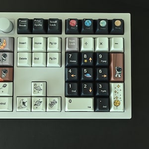 Teclado mecánico para juegos con temática de astronauta y vuelo espacial de dibujos animados, 143 teclas, perfil Cherry, tipo de interruptor MX, material PBT