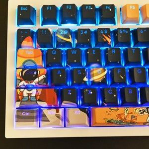 Juego de teclas retroiluminadas con diseño de astronauta de dibujos animados para teclado mecánico / 108 teclas / Perfil OEM / Tipo de interruptor MX / Material PBT