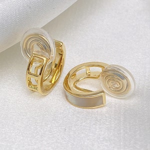 Clip sur boucles doreilles, cerceau délicat en nacre blanche naturelle, cerceau chic simple plaqué or 14 carats, oreilles non percées, cadeau pour elle image 2