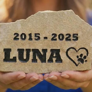 Custom Pet Memorial Stone - Engraved Pet Loss Gift, Personalized Garden Memorial Marker for Dogs and Cats