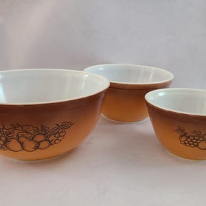 Vintage Pyrex Old Orchard Mixing Bowl Set of 3