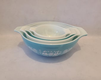 Vintage Pyrex Cinderella Nesting Bowls in Butterprint - Set of Four (4)