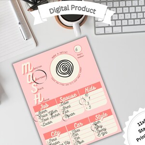 Könnte beinhalten: Ein rosa druckbares MASH-Spiel mit einer Spirale oben. Das Spiel enthält Kategorien wie Haus, Beruf, Ehepartner, Kinder, Stadt, Auto und Stil. Das Spiel ist für Standardpapier im Format 11x8,5 ausgelegt.