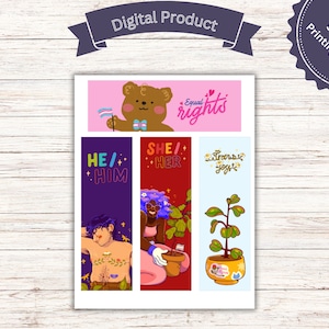 以下が含まれることがあります： トランスジェンダーのプライドフラッグを持ったクマ、胸に花のタトゥーを入れた人、青い髪の毛の人物が植物を持っている、そして鉢植えの植物のイラストが描かれた、デジタルで印刷可能なブックマークのデザインが4つあります。ブックマークのテキストは、「平等な権利」、「彼/彼」、「彼女/彼女」、「トランスの喜び」です。