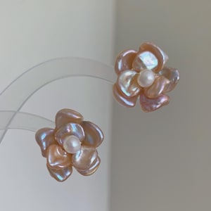Pearl Earrings /Pearl Flower Earrings/Dainty Earrings/ Pearl Ear Stud/Pearl Stud Earrings /Bridal Earrings Earrings /Baroque Pearl Earrings