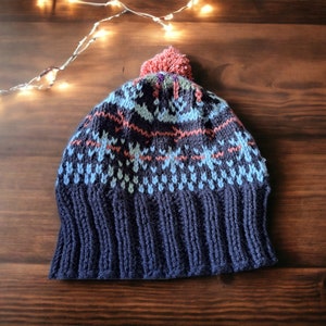 Mehrfarbige handgestrickte Unisex Fair Isle gemusterte Mütze mit Bommel, versandfertig