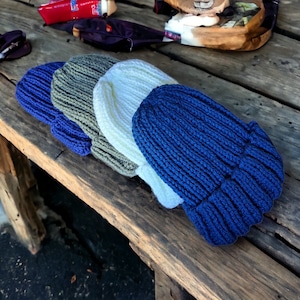 Hand Knit Ribbed Beanie: Unisex Fishermen&#39;s Cap with Brim