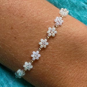 Bead Flower Bracelet / Dainty Daisy Bracelet / Daisy Chain Bracelet / Dainty Bracelet / Flower Bead Bracelet