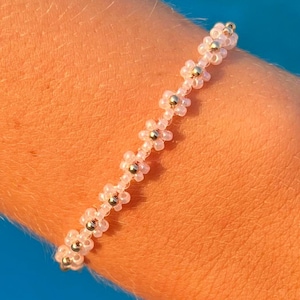 Pink Bead Flower Bracelet / Seed Bead Bracelet / Daisy Bracelet / 14k gold filled jewelry / Friendship bracelet / cute / gift