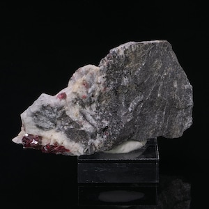 Cinnabar and Quartz from Tongren in China 80 grams Collectible Minerals