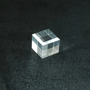 Acrylic base 20 x 20 x 20 mm for collection