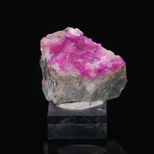 Cobaltocalcite from the Mashamba West mine in DR Congo 50 grams Collectible minerals