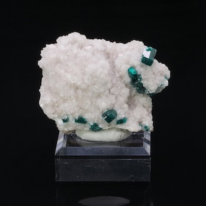 Dioptase sur Calcite de la mine de Tsumeb en Namibie 80 grammes  Minéraux de collection