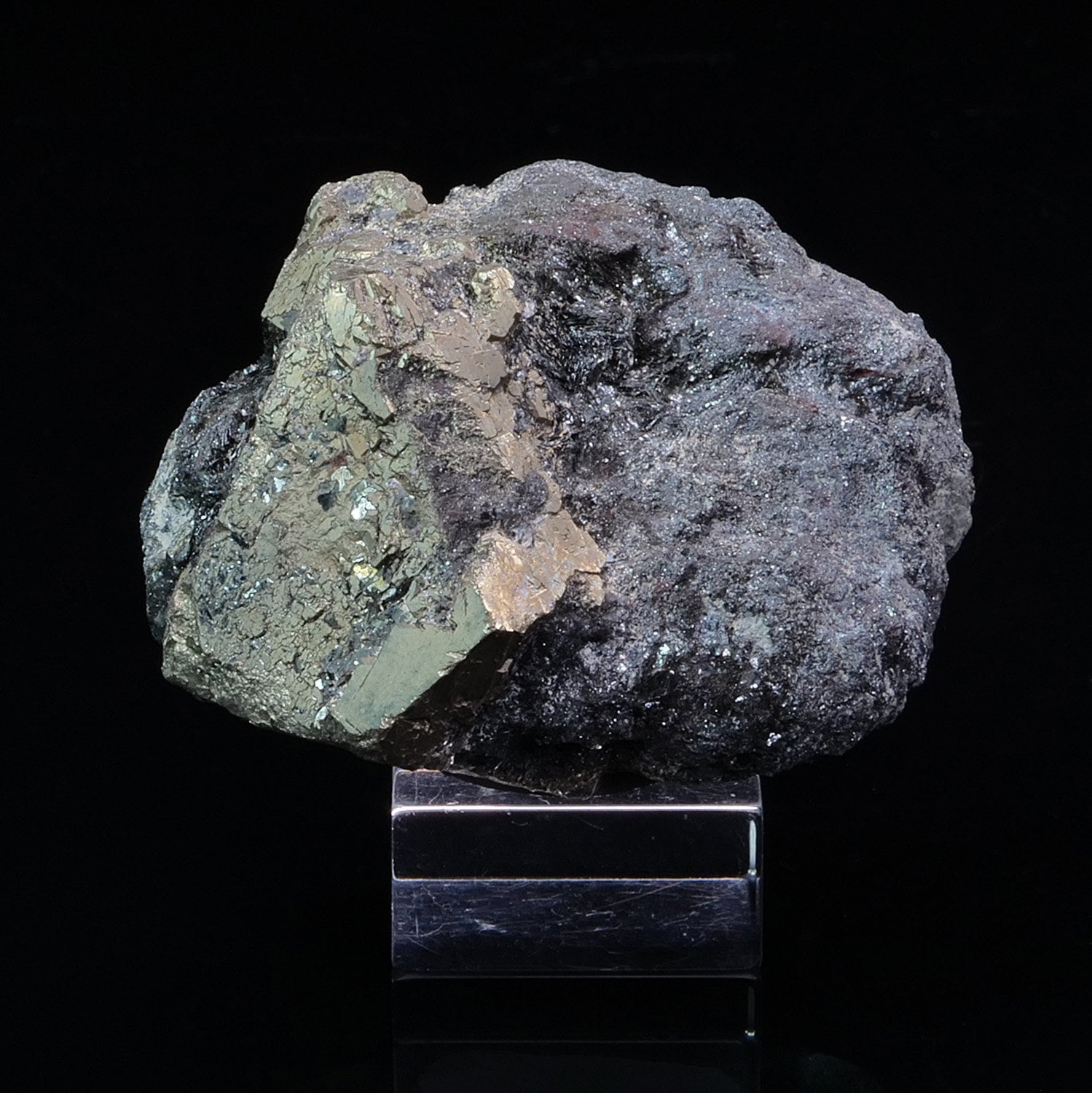 イタリア リオ マリーナ産の黄鉄鉱と赤鉄鉱 85 グラム 収集価値のある