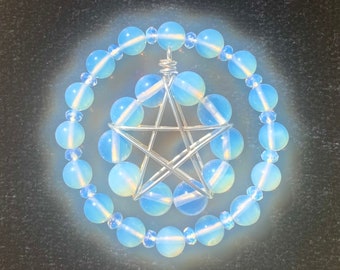 Amuleto di pentacolo di opalite di alta qualità fatto a mano e bracciale elasticizzato - Argento sterling, perle di opale di vetro artistico con taglio a mano vibrante opalescente lattiginoso