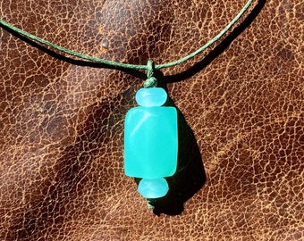 Lampada a sospensione tropicale: vivace ossidiana in vetro artistico tagliata a mano su pendente regolabile in cordoncino di cotone intrecciato