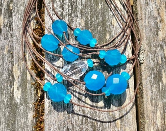 Collane di luce blu - Perle di vetro artistico tagliate a mano con quarzo trasparente naturale e opalescente lattiginoso su cordoncino di cotone regolabile